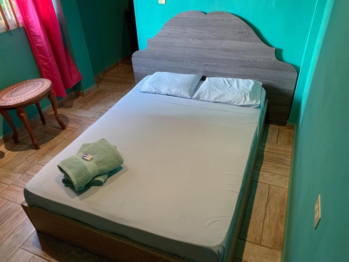 Valerie Emanuel Apartments Bocas Town Ngoại thất bức ảnh